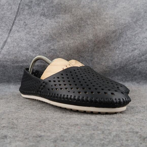 BCBGeneration Shoes Womens 8 Flat Slip On Loafer Lifestyle Classic Comfort Black - Picture 1 of 14